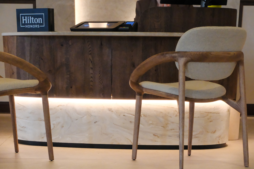 The reception features Corian<sup>®</sup> Solid Surface Dune Prima. Copyright by Hilton Gdańsk